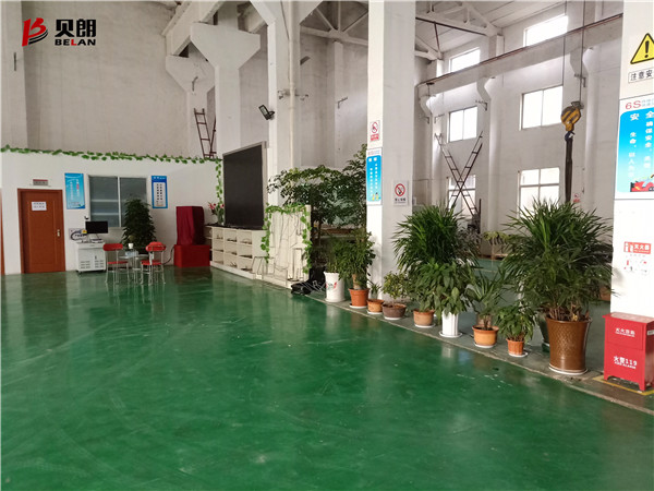 貝朗自動(dòng)化車間3D線材折彎?rùn)C(jī)正在火熱裝配中